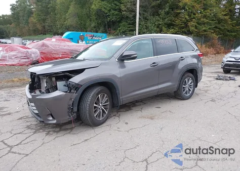 2018 Toyota Highlander Xle z USA, uszkodzony, nr VIN 5TDJZRFH8JS884909